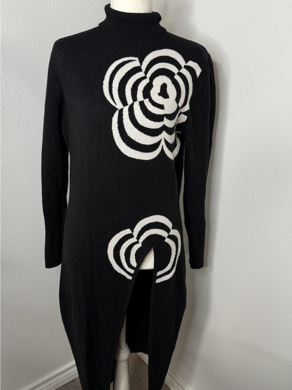 Black and White Turtleneck Knit Dress with Graphic Floral Motif w/Slit Size Smal